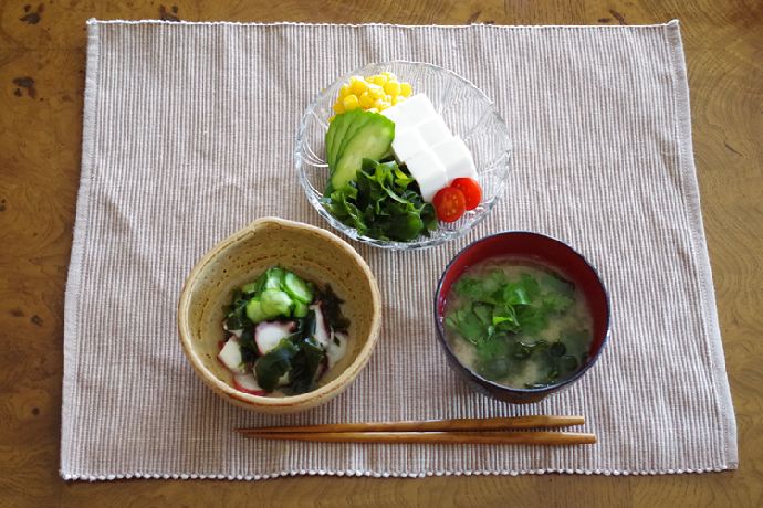 シャキシャキの歯ごたえだから海藻サラダやお刺身わかめで美味しく召し上がって頂けます