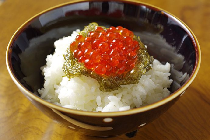 がごめなっと昆布と旬いくらのとろとろ丼