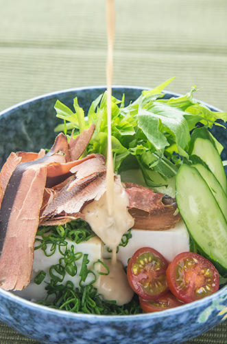 サラダ風冷や奴の かつお味付けスライスのせ